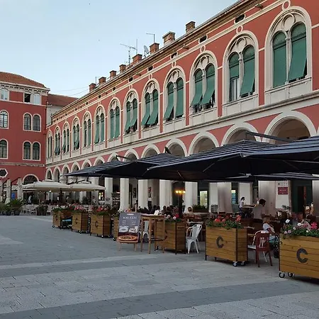 Apartment City Center Good Life Split